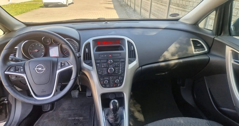 Opel Astra cena 32900 przebieg: 128444, rok produkcji 2013 z Gniezno małe 466